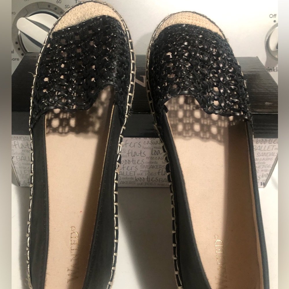NWOT Wanted casual flat women shoes size 9.